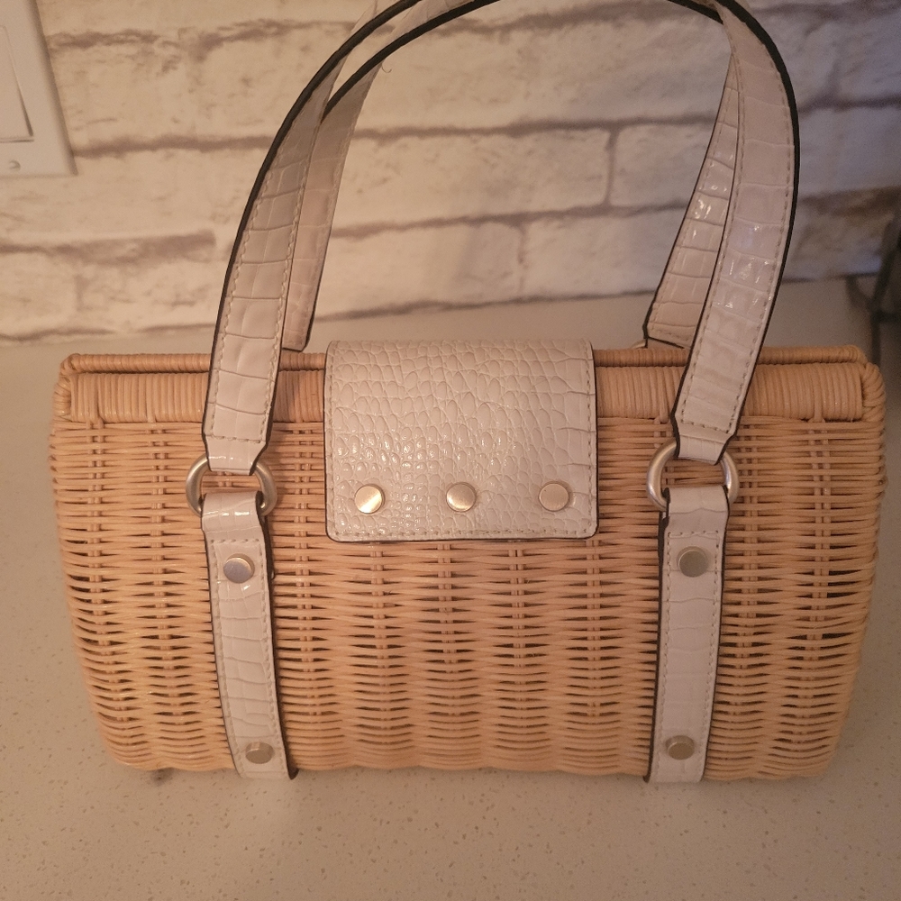 Guess purse - Picture 2 of 2